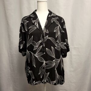 Nicole Miller Womens Medium Button Up Collared Black & White Tropical Print Top